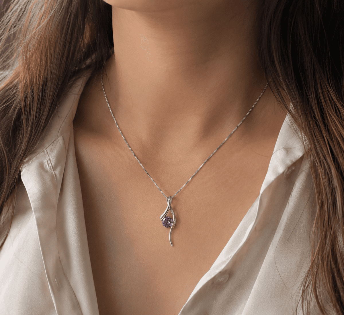 Curve Pendant Necklace