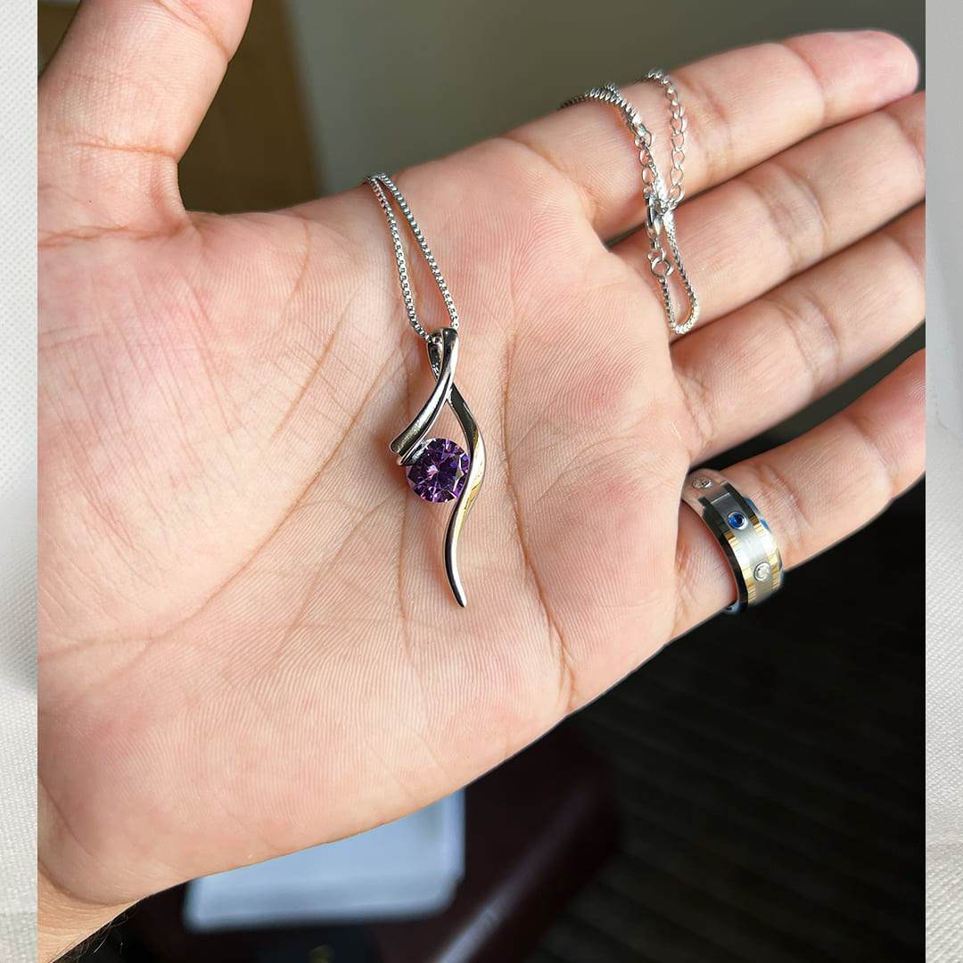 Curve Pendant Necklace